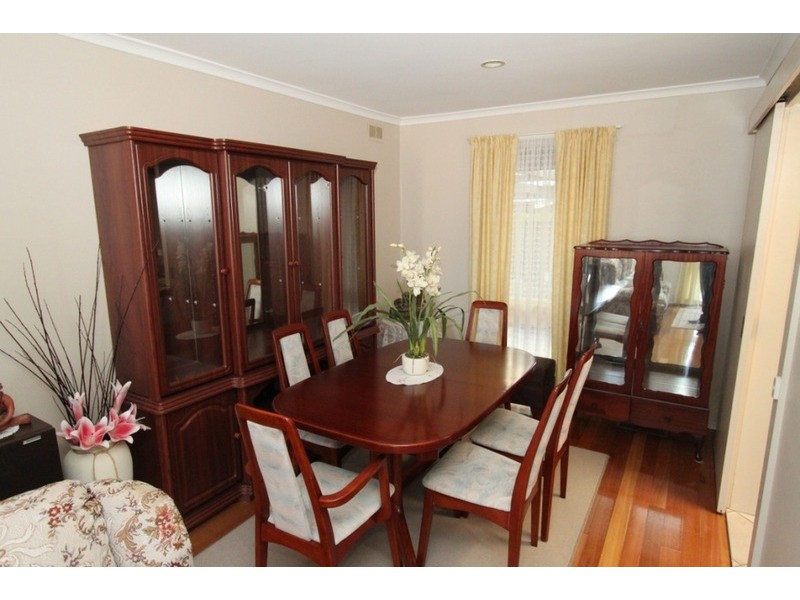 21 Vista  Drive, Melton VIC 3337