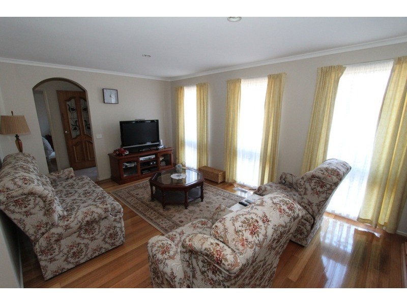 21 Vista  Drive, Melton VIC 3337