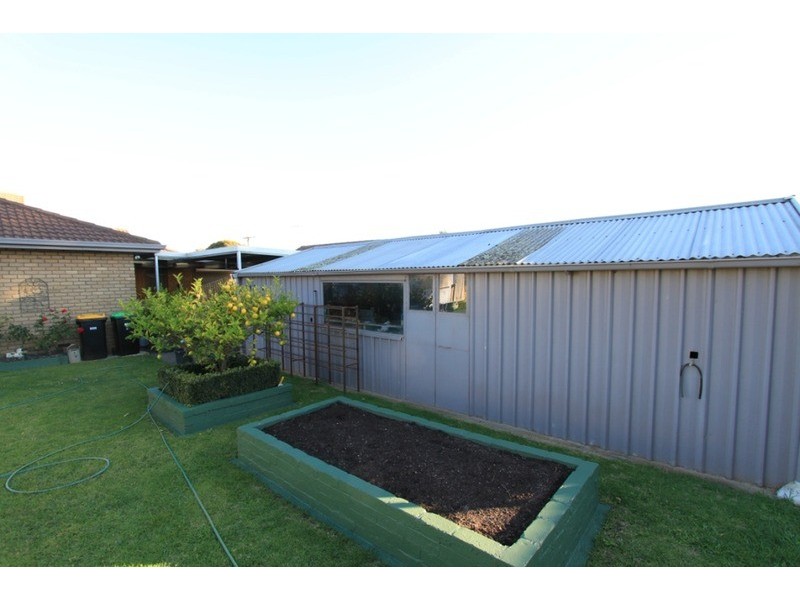21 Vista  Drive, Melton VIC 3337