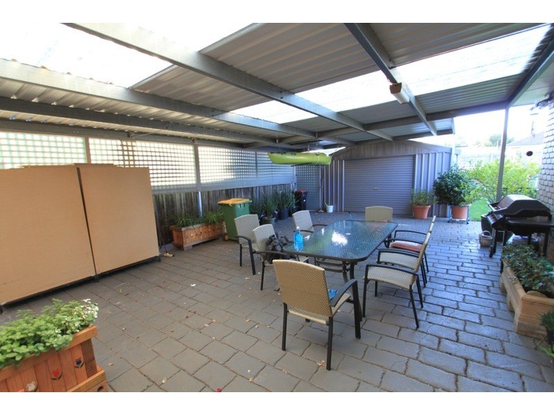 21 Vista  Drive, Melton VIC 3337