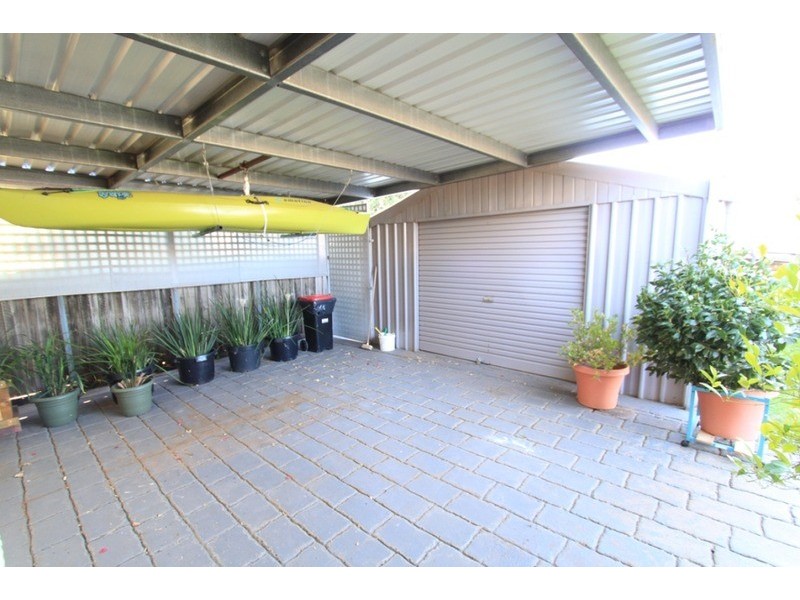 21 Vista  Drive, Melton VIC 3337