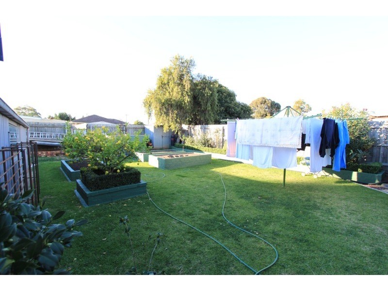 21 Vista  Drive, Melton VIC 3337