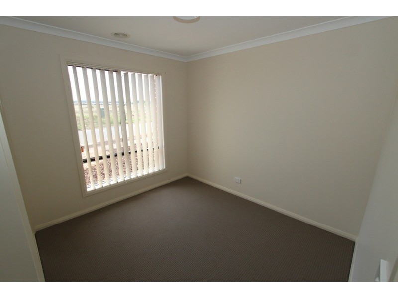 29 Longtree Drive, Melton West VIC 3337