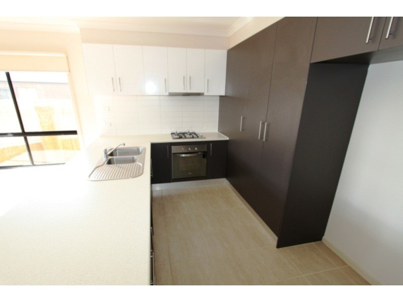 6/21-29 Lakewood Boulevard, Melton VIC 3337