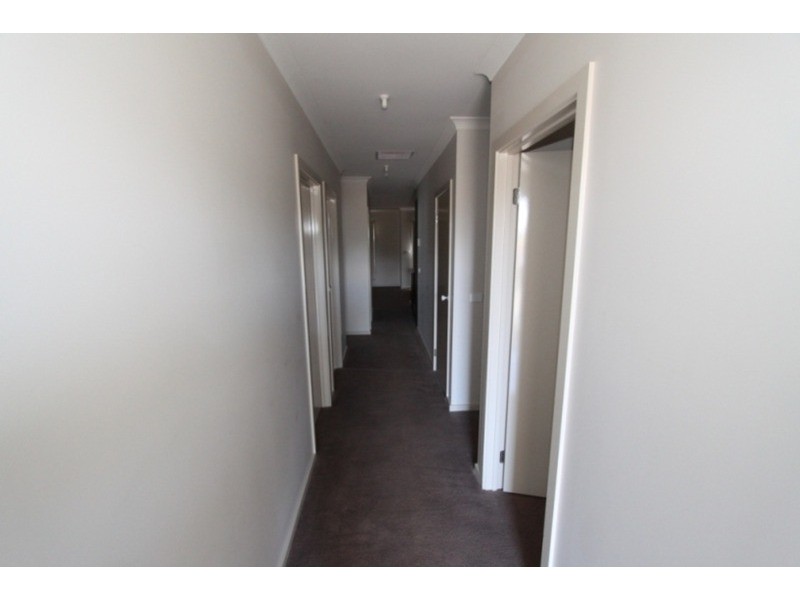 6/21-29 Lakewood Boulevard, Melton VIC 3337