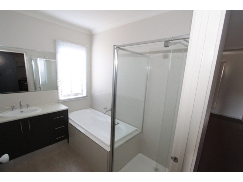 6/21-29 Lakewood Boulevard, Melton VIC 3337