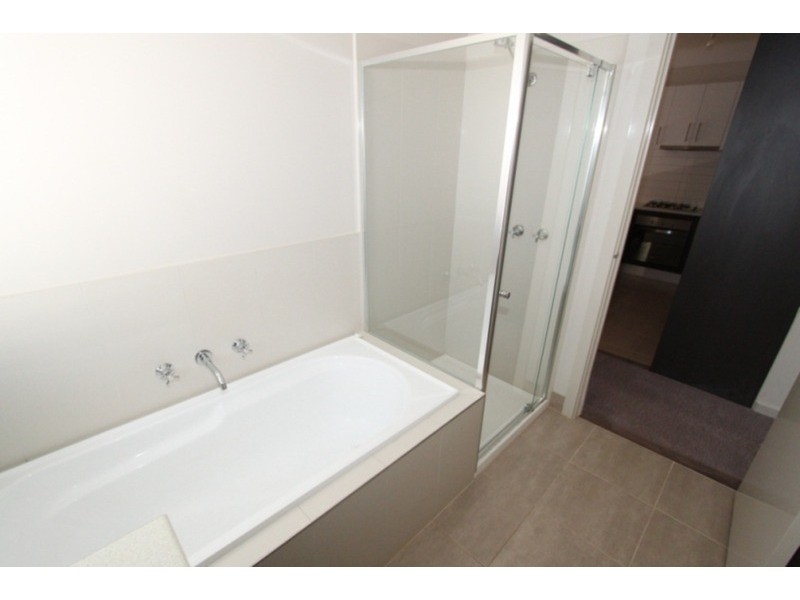 6/21-29 Lakewood Boulevard, Melton VIC 3337