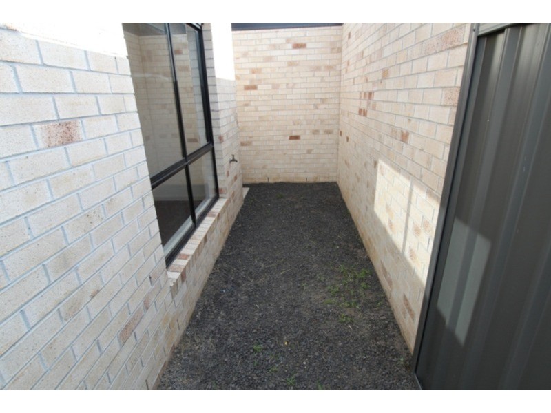 6/21-29 Lakewood Boulevard, Melton VIC 3337