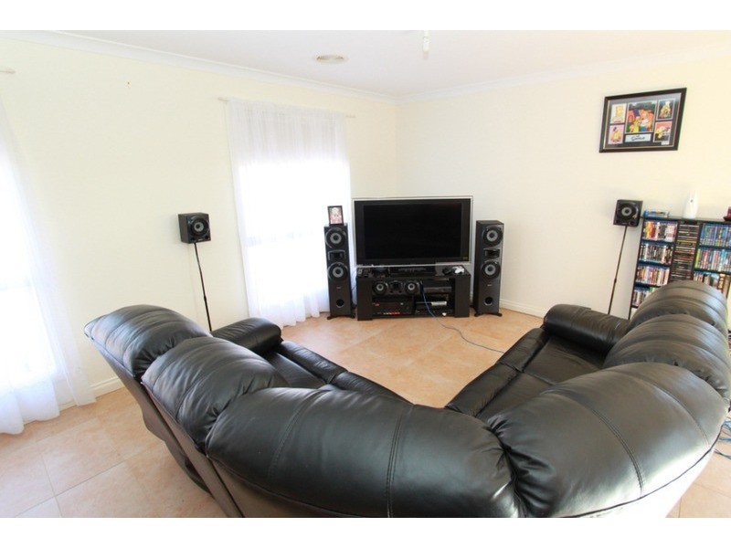 5/32 Black Knight Way, Kurunjang VIC 3337