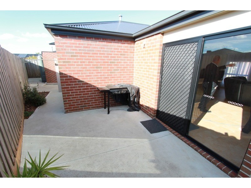 5/32 Black Knight Way, Kurunjang VIC 3337