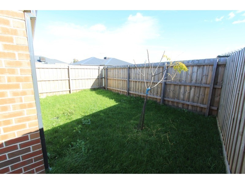 5/32 Black Knight Way, Kurunjang VIC 3337
