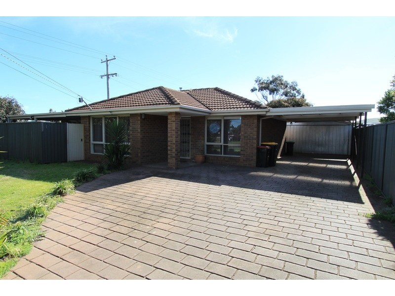 1 Kamil  Street, Melton South VIC 3338