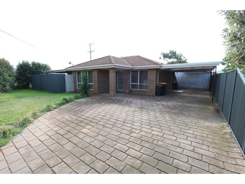 1 Kamil  Street, Melton South VIC 3338