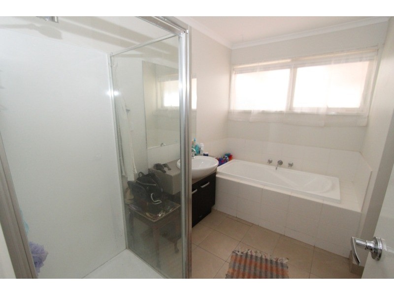 1 Kamil  Street, Melton South VIC 3338