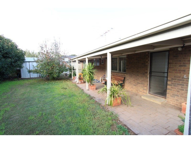 1 Kamil  Street, Melton South VIC 3338