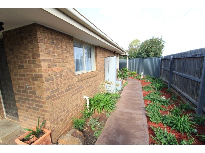 1 Kamil  Street, Melton South VIC 3338