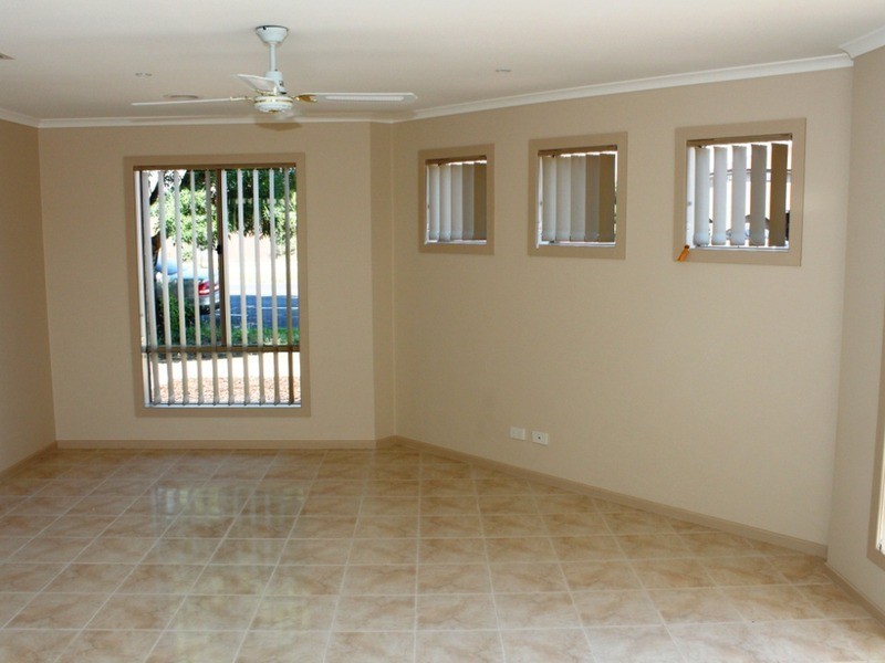 1/2 Fraser Street, Melton South VIC 3338