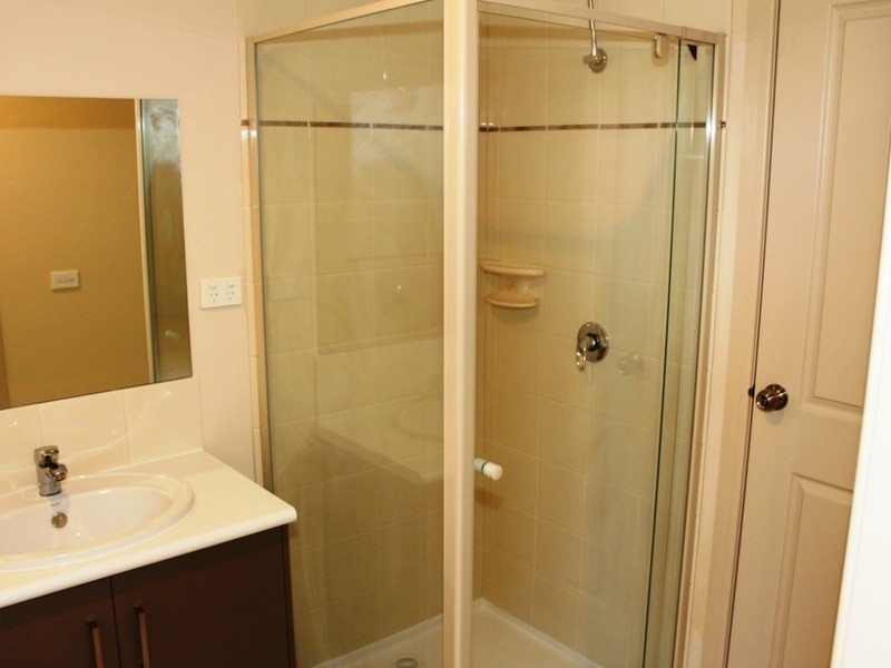 1/2 Fraser Street, Melton South VIC 3338