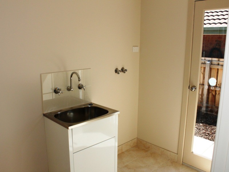 1/2 Fraser Street, Melton South VIC 3338