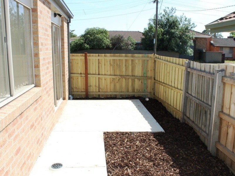 1/2 Fraser Street, Melton South VIC 3338