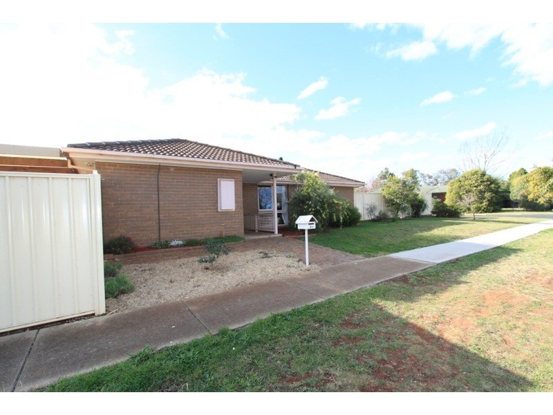 20 Linlithgow Way, Melton West VIC 3337