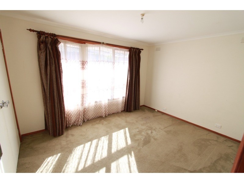 15 Eaton Street, Melton South VIC 3338