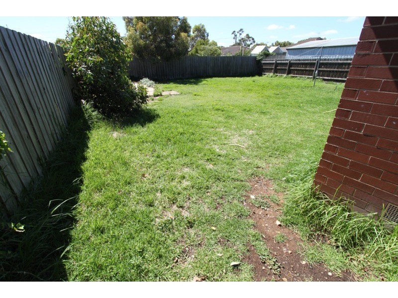 15 Eaton Street, Melton South VIC 3338