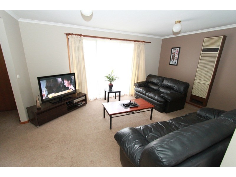 4/7 Coventry  Place, Melton South VIC 3338