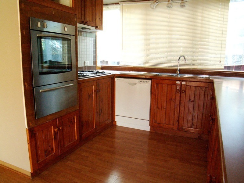 16 Moss Street, Melton South VIC 3338