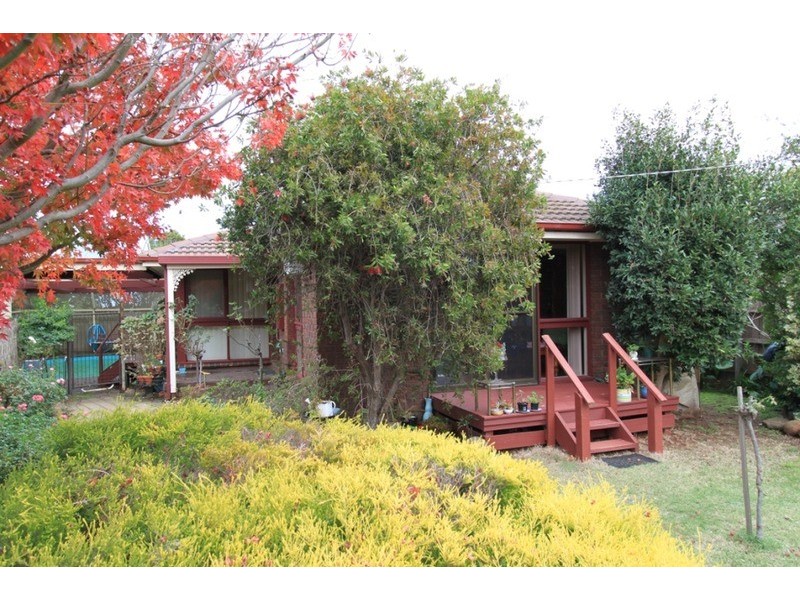 2 Oxley  Court, Melton South VIC 3338