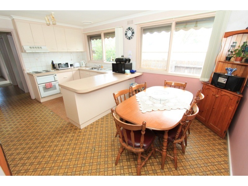 2 Oxley  Court, Melton South VIC 3338