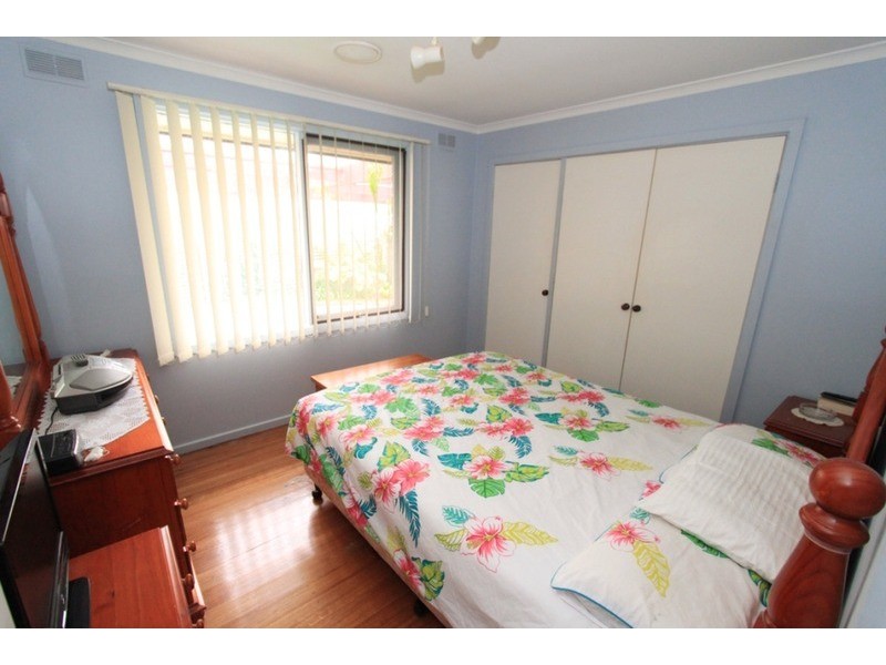 2 Oxley  Court, Melton South VIC 3338