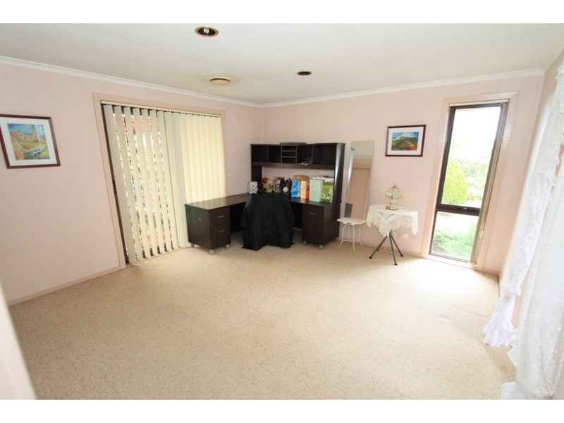 2 Oxley  Court, Melton South VIC 3338