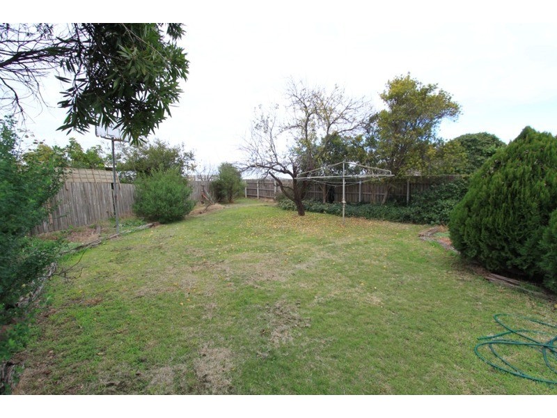 2 Oxley  Court, Melton South VIC 3338