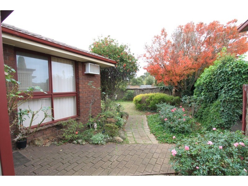 2 Oxley  Court, Melton South VIC 3338