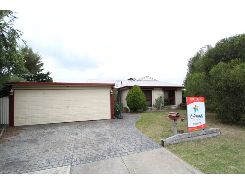 12 Edinburgh  Place, Melton West VIC 3337
