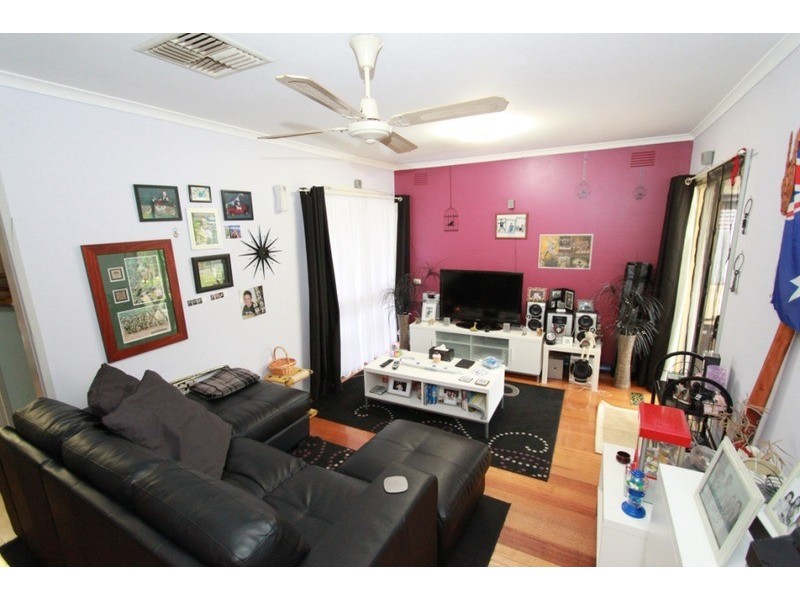 12 Edinburgh  Place, Melton West VIC 3337
