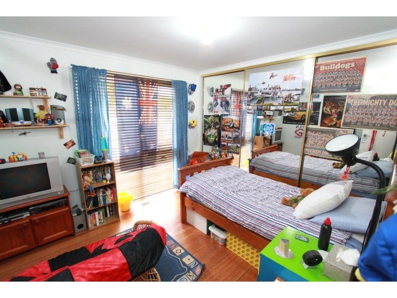 12 Edinburgh  Place, Melton West VIC 3337