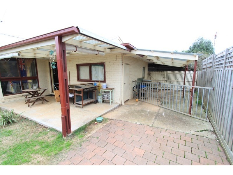 12 Edinburgh  Place, Melton West VIC 3337