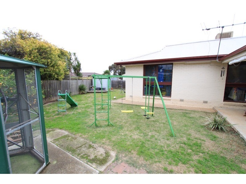 12 Edinburgh  Place, Melton West VIC 3337