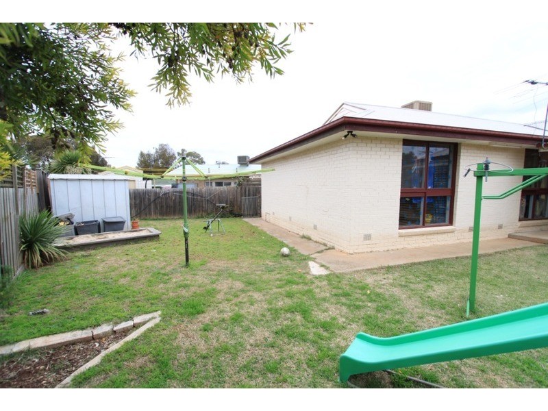 12 Edinburgh  Place, Melton West VIC 3337