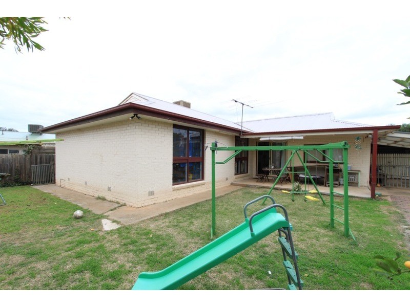 12 Edinburgh  Place, Melton West VIC 3337