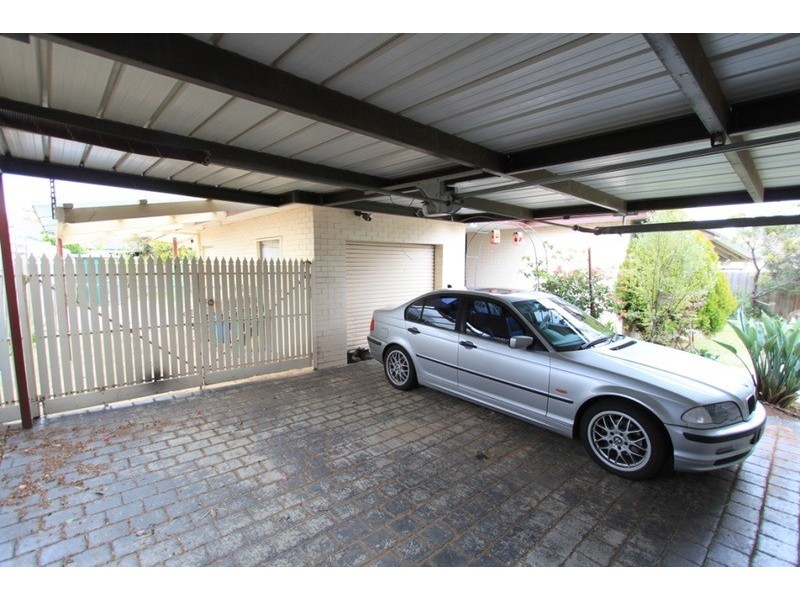 12 Edinburgh  Place, Melton West VIC 3337
