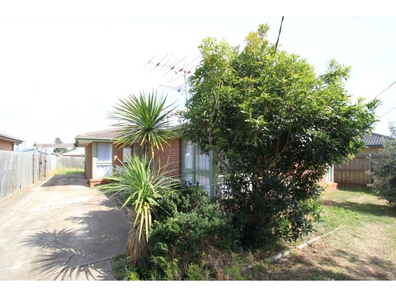 3 Falcon Drive, Melton VIC 3337