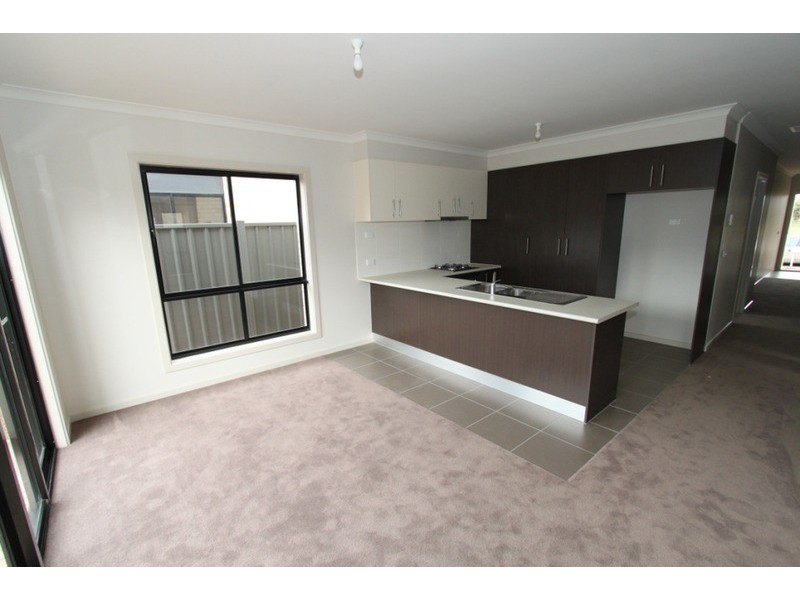 3/21-29 Lakewood Boulevard, Melton VIC 3337