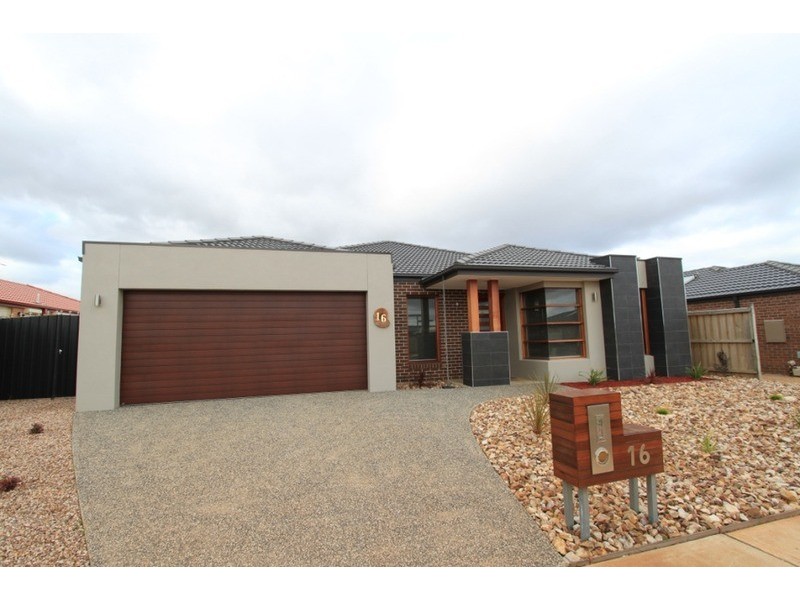 16 Faircroft Drive, Brookfield VIC 3338