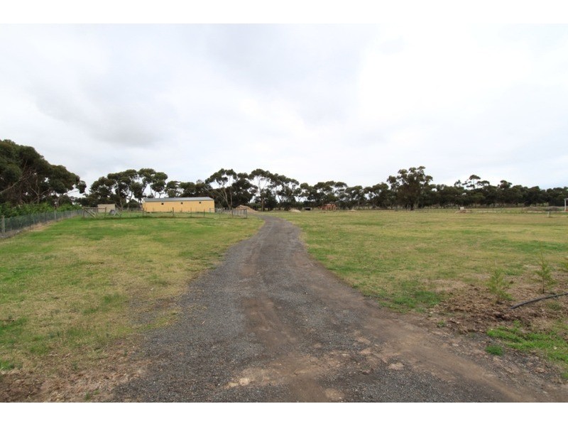 5 Cornwall Park  Court, Toolern Vale VIC 3337