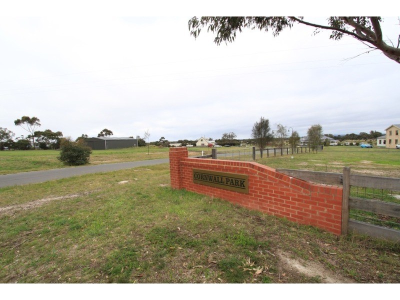 5 Cornwall Park  Court, Toolern Vale VIC 3337