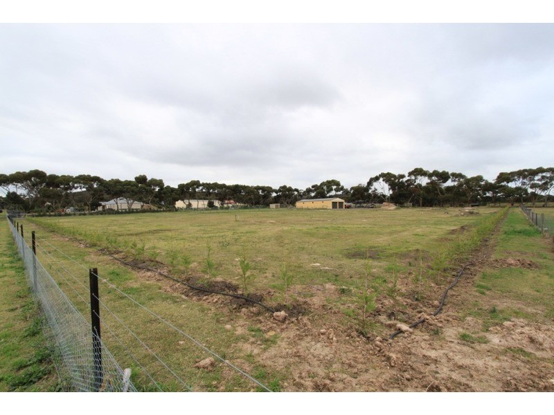 5 Cornwall Park  Court, Toolern Vale VIC 3337