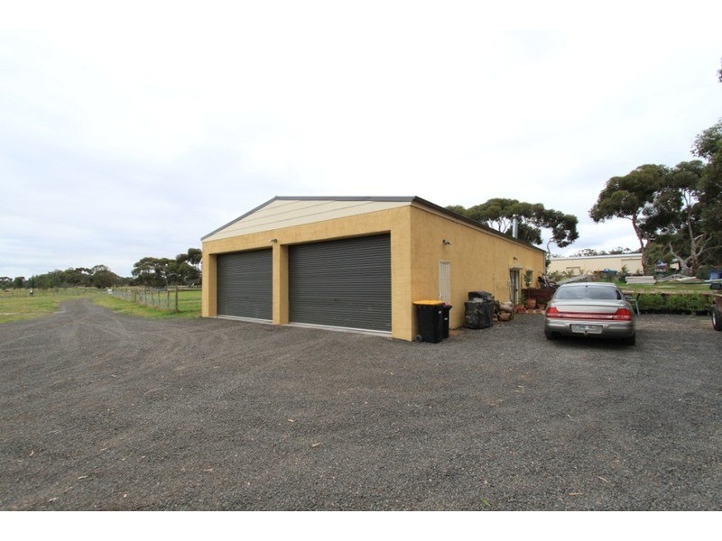 5 Cornwall Park  Court, Toolern Vale VIC 3337